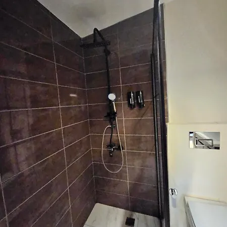 Jirhouse Sarikoesk *