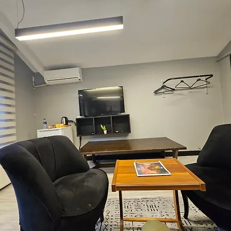 Jirhouse Sarikoesk איסטמבול
