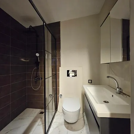 Jirhouse Sarikoesk Istanbul